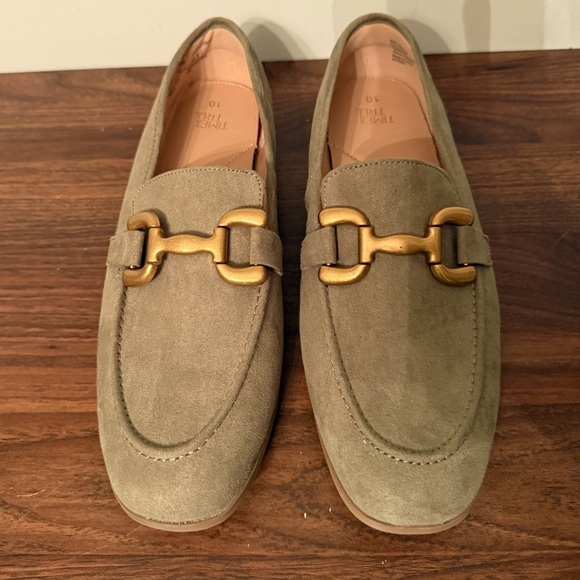 NEW Time and Tru Women's Olive Faux Suede Slip On Gold Buckle Loafers Flats 10 - Picture 2 of 6